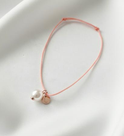 Kinderarmband mit Perle und Buchstabe
